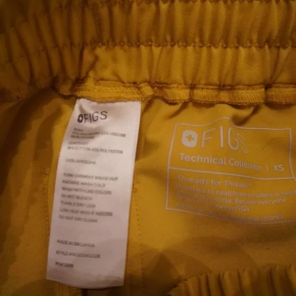 Figs Women’s RARE FIND Mustard Yellow Scrub Set. XS. - Picture 8 of 10